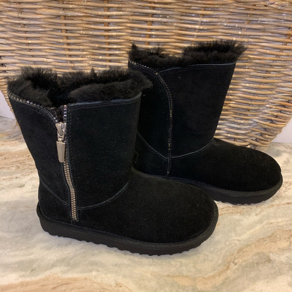 Ugg  Marice suede boot in black. New sz 6